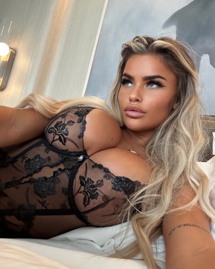 Haileyrhino is a OnlyFans model from the UK.