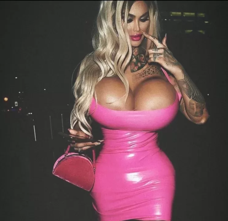 Let’s Sext  Uks Biggest Tits is a OnlyFans model from the UK.