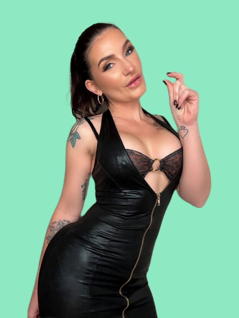 Adreena Cuckoldress is a OnlyFans model from the UK.