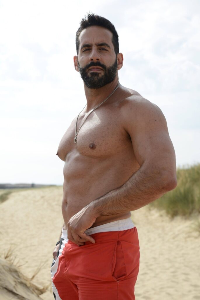 Massimo Arad gay muscle videos is a OnlyFans model from the UK.