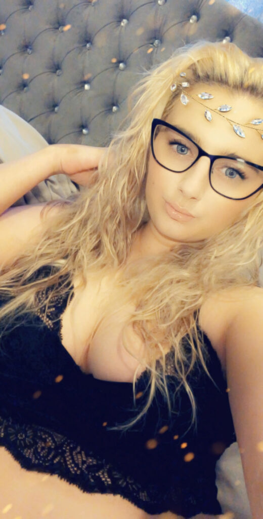 sweetamyburns is a OnlyFans model from the UK.
