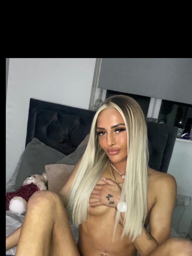 IllLeadUFollow is a OnlyFans model from the UK.