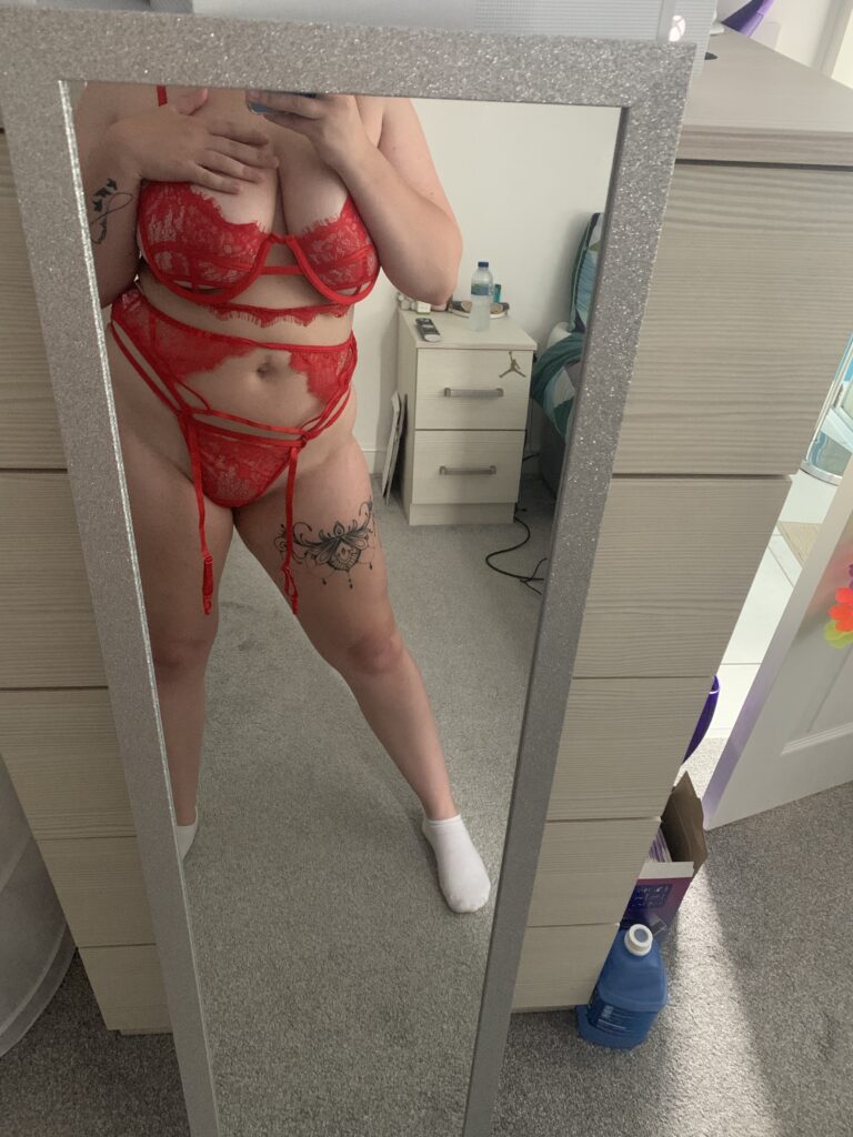 Georgia Brushwood is a OnlyFans model from the UK.
