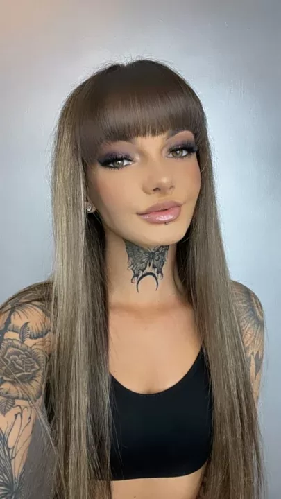 Pretty Little Jem   VIP is a OnlyFans model from the UK.