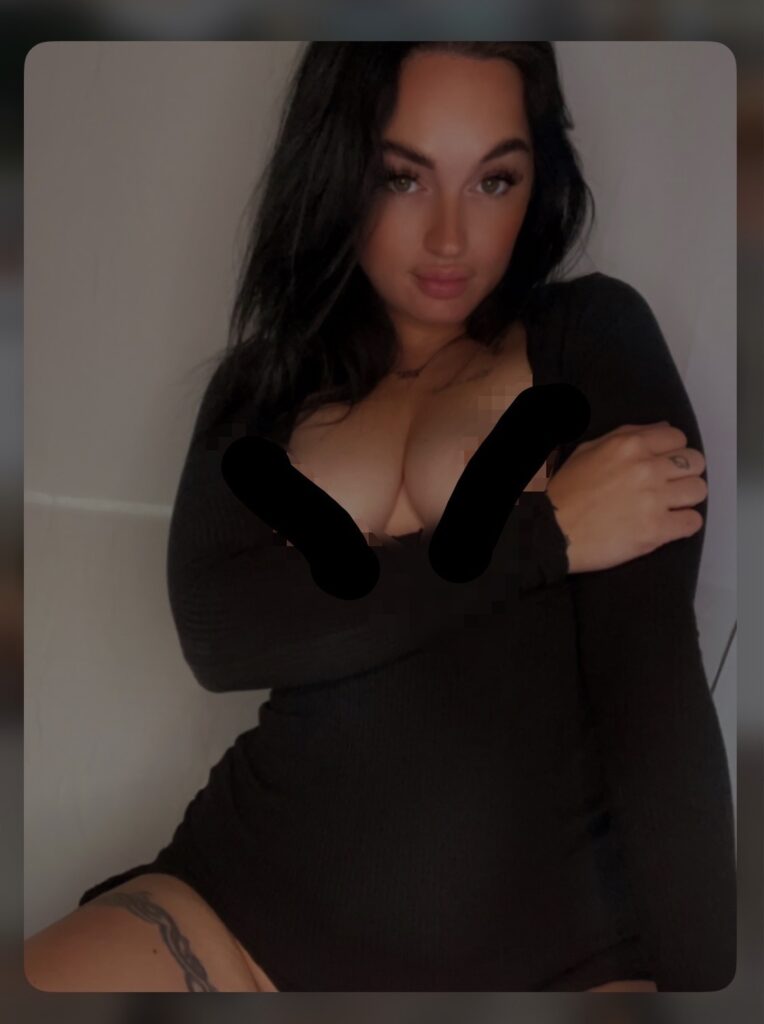Kelsey Rosè is a OnlyFans model from the UK.
