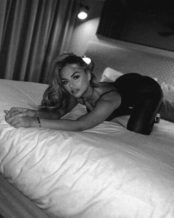 ✖️EMILIE-RAE✖️ is a OnlyFans model from the UK.