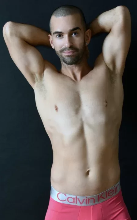 Lucas London is a OnlyFans model from the UK.