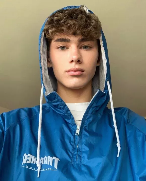 ELI is a OnlyFans model from the UK.