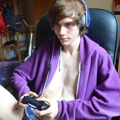 Bottomologist is a OnlyFans model from the UK.