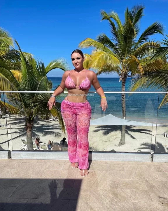 Sahara is a OnlyFans model from the UK.