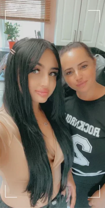 Mother&daughter 18 39yo is a OnlyFans model from the UK.