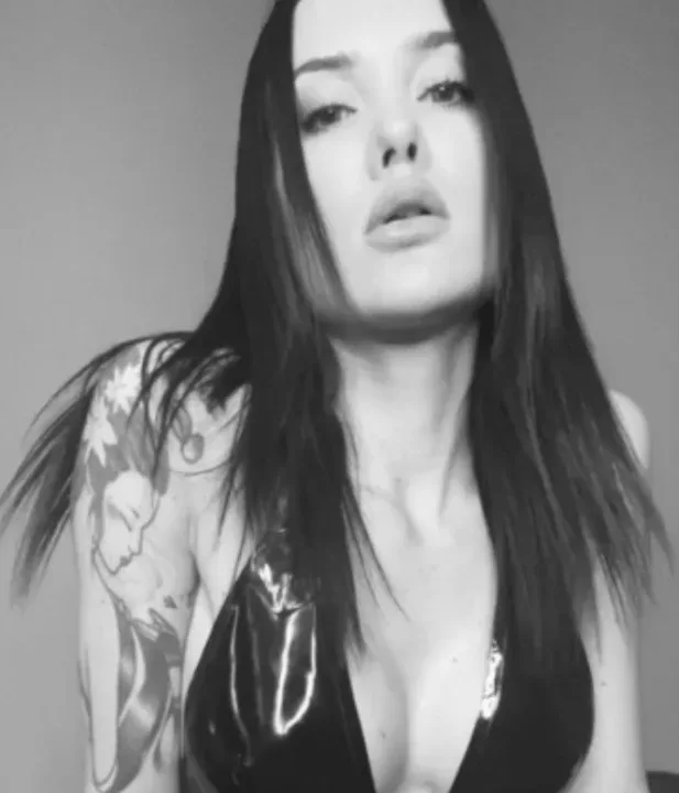 Mistress Zoe Noir is a OnlyFans model from the UK.