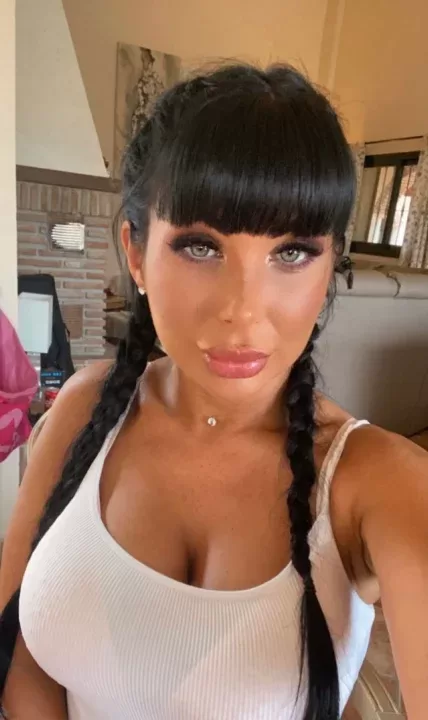 Valentina Ricci(18+) is a OnlyFans model from the UK.