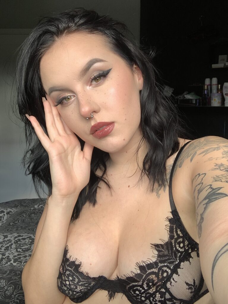 jasmine is a OnlyFans model from the UK.