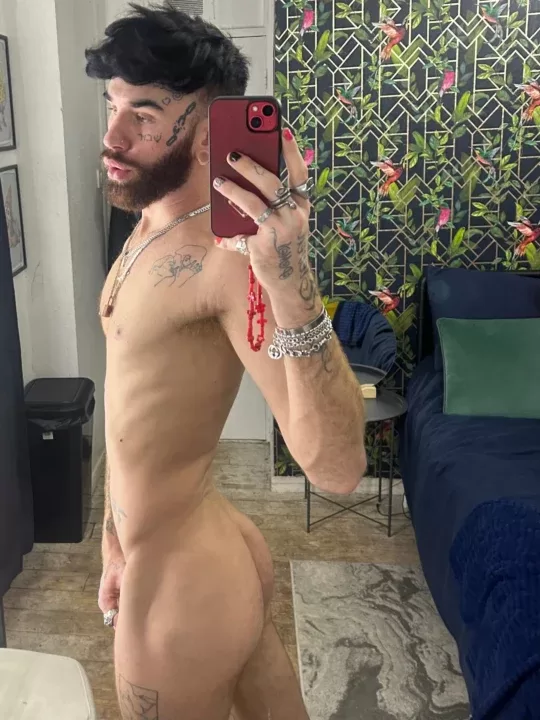 Deejay is a OnlyFans model from the UK.