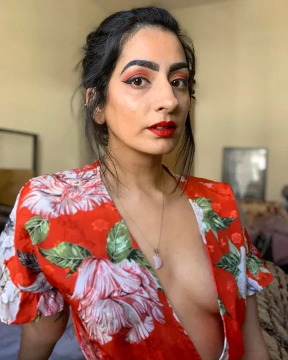natural indian beauty is a OnlyFans model from the UK.