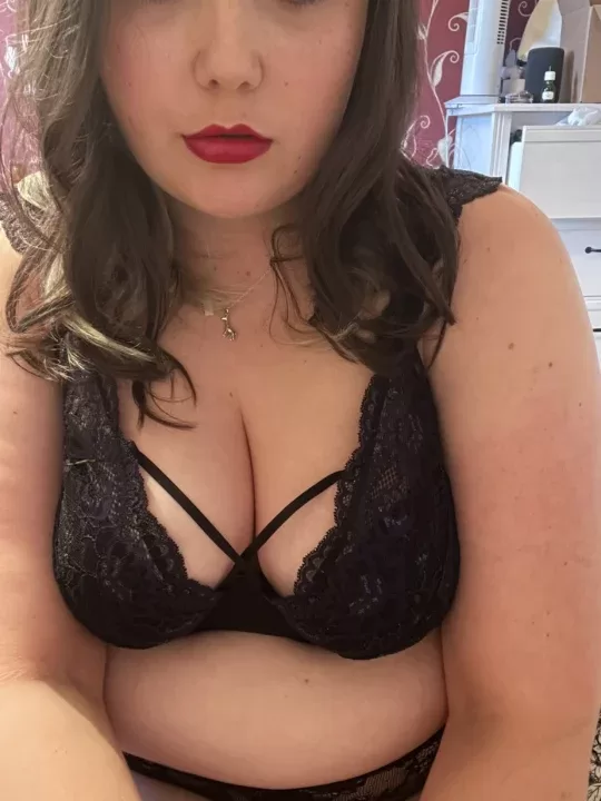 Fat Aimee x is a OnlyFans model from the UK.