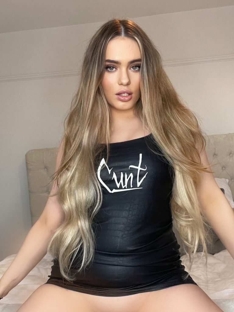⛓Millie The Mistress⛓ is a OnlyFans model from the UK.