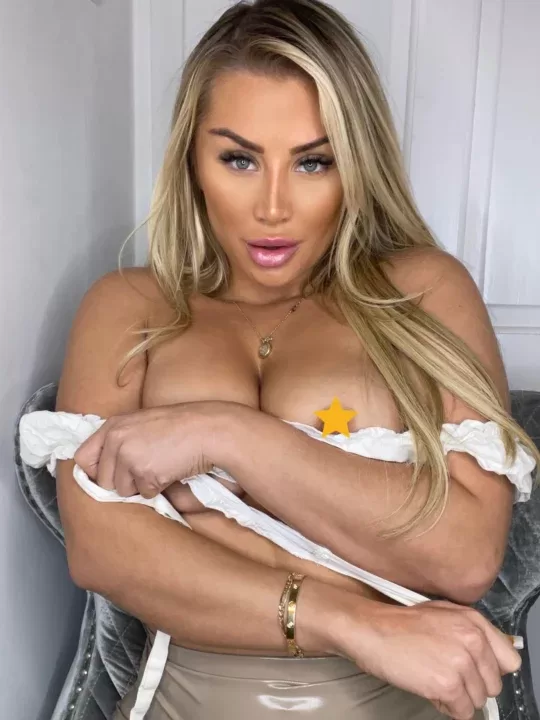 Kylie is a OnlyFans model from the UK.