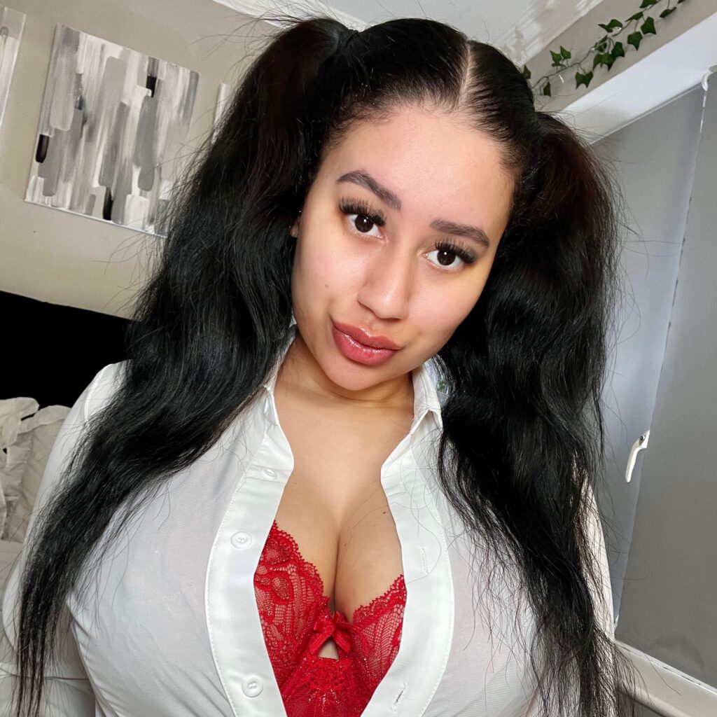 Miss Caramel Peach is a OnlyFans model from the UK.