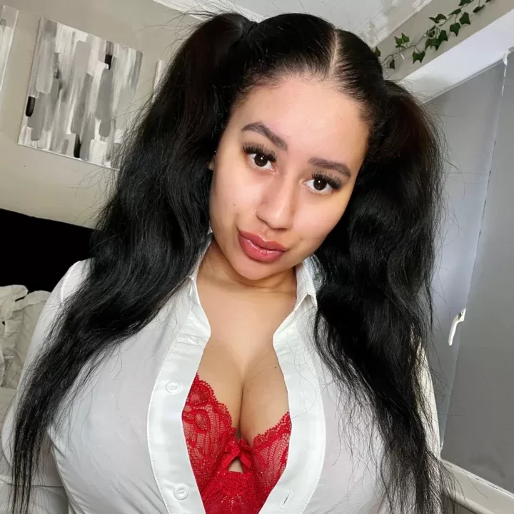 Miss Caramel Peach is a OnlyFans model from the UK.