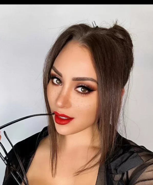 Tabitha Lyons is a OnlyFans model from the UK.