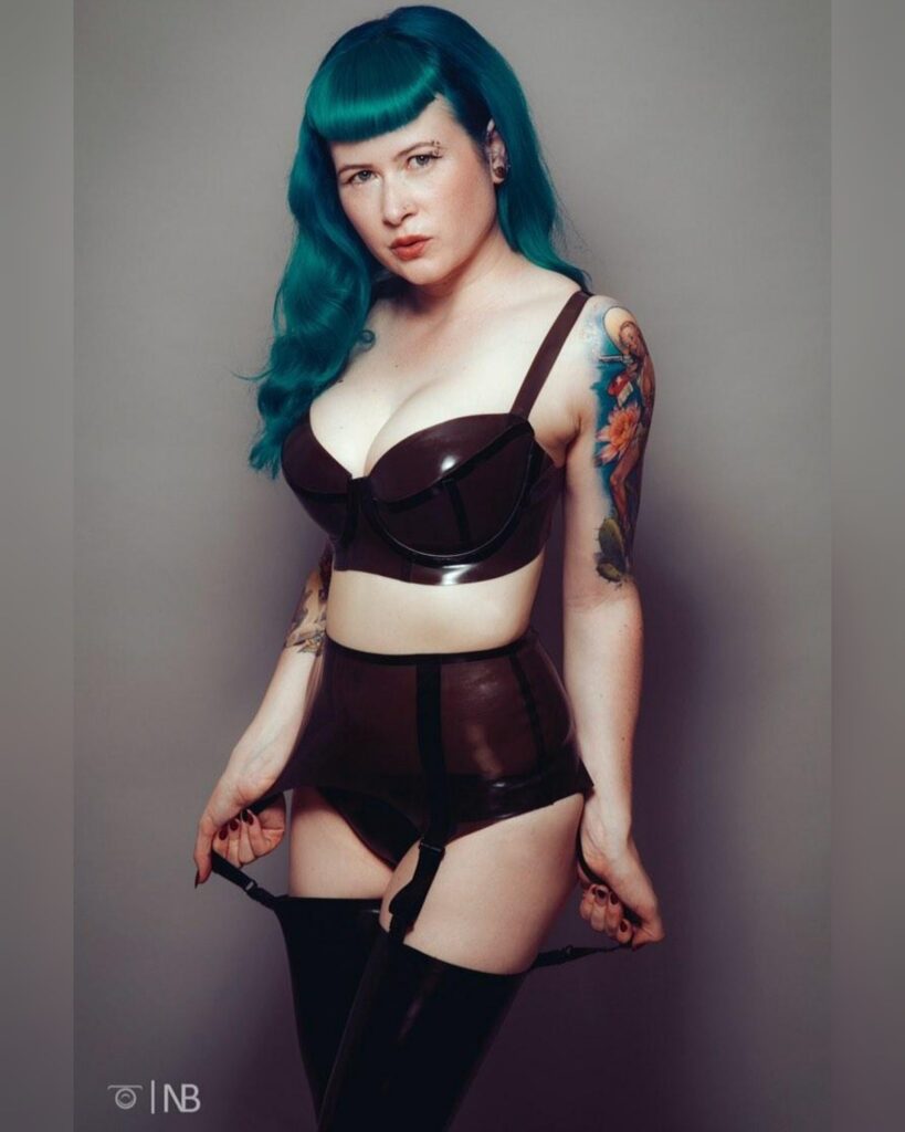 Stephanie Jay - Pin Up Model is a OnlyFans model from the UK.