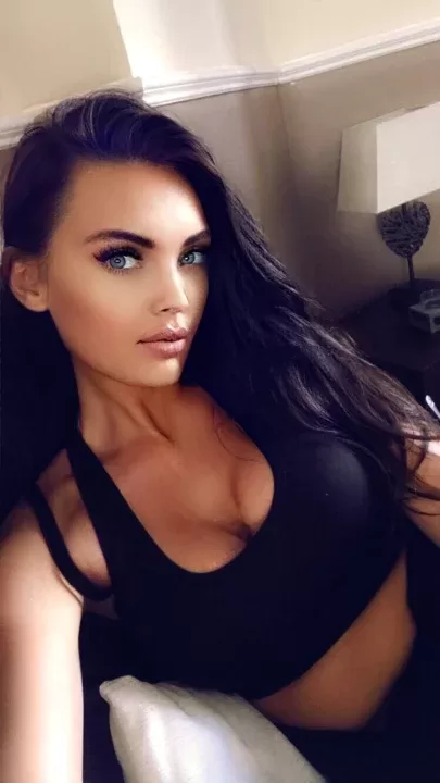 Ashleigh Lace is a OnlyFans model from the UK.