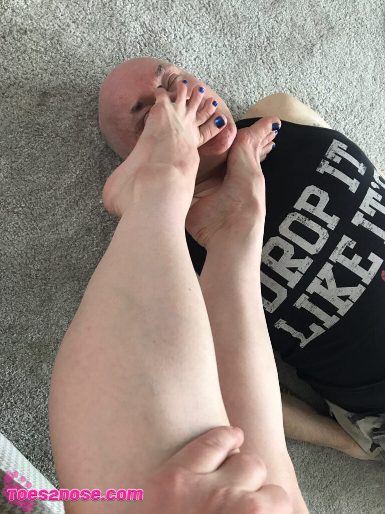 Toes2Nose Foot Fetish UK is a OnlyFans model from the UK.