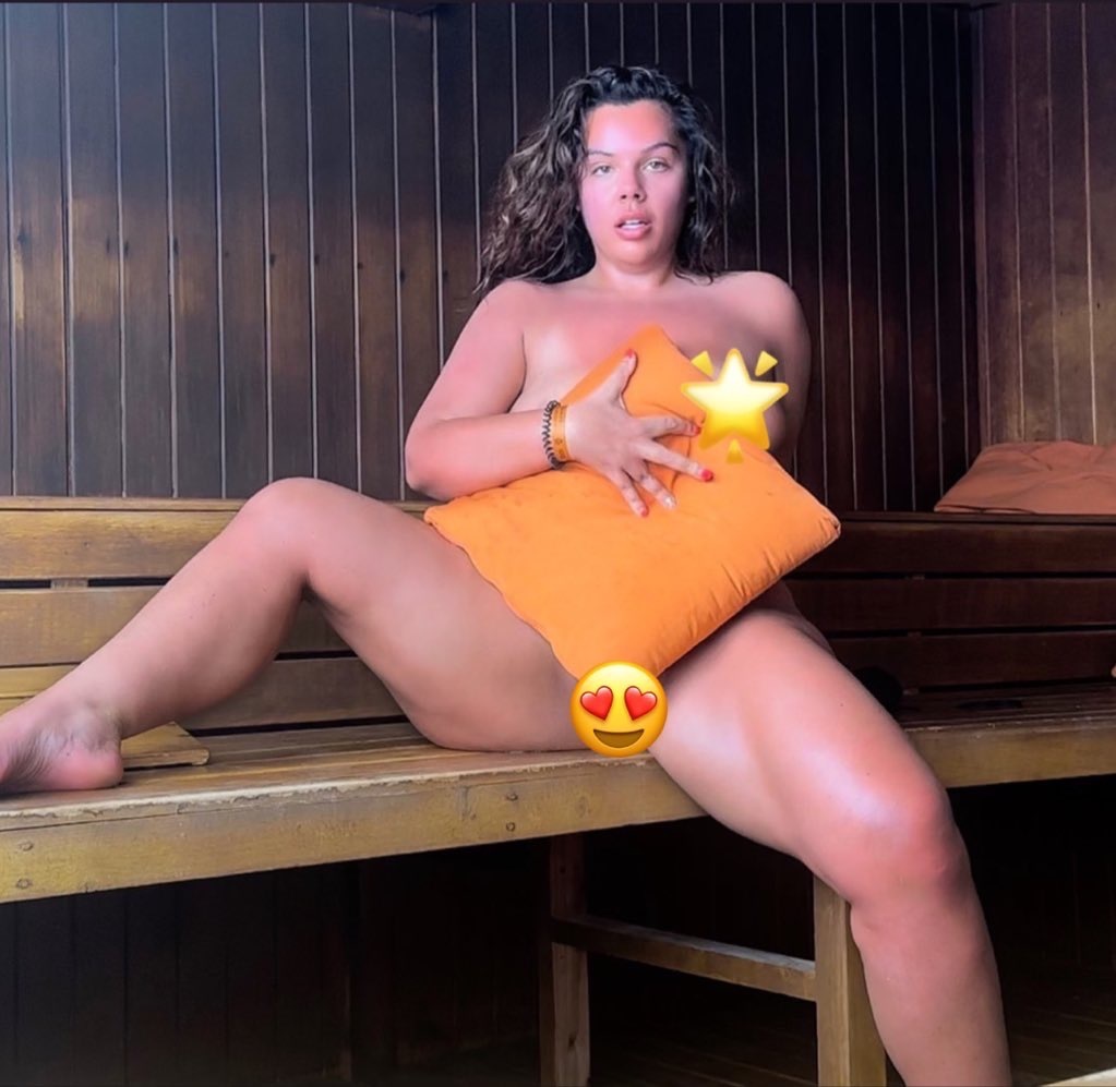 nadia sapphire is a OnlyFans model from the UK.